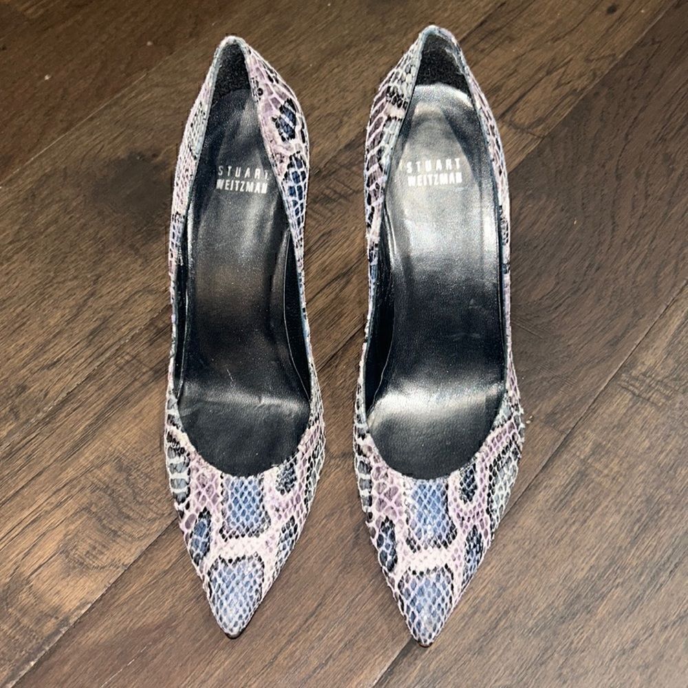 STUART WEITZMAN Grey/Purple/Blue Snake Print Stiletto Heels 5”heel Sz 8.5 GUC - Picture 2 of 9